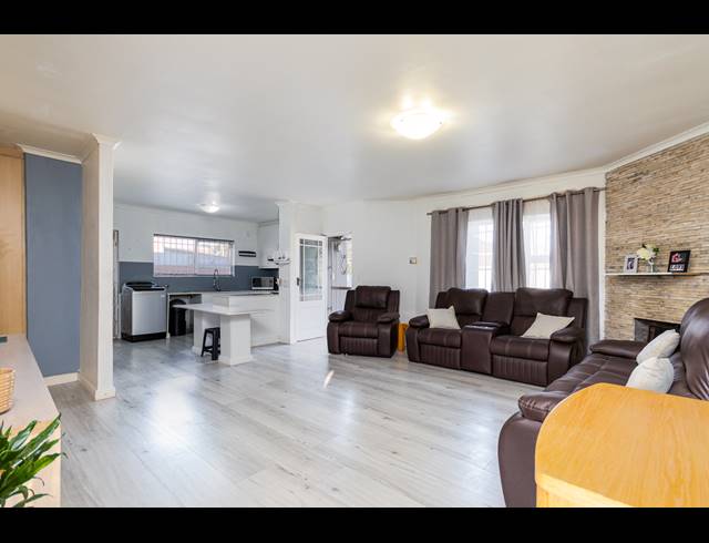 3 BEDROOM HOUSE FOR SALE IN PARKLANDS